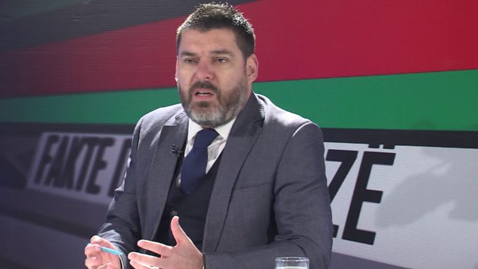 Analisti Ardian Kastrati tregon se a i është bashkuar PDK-së