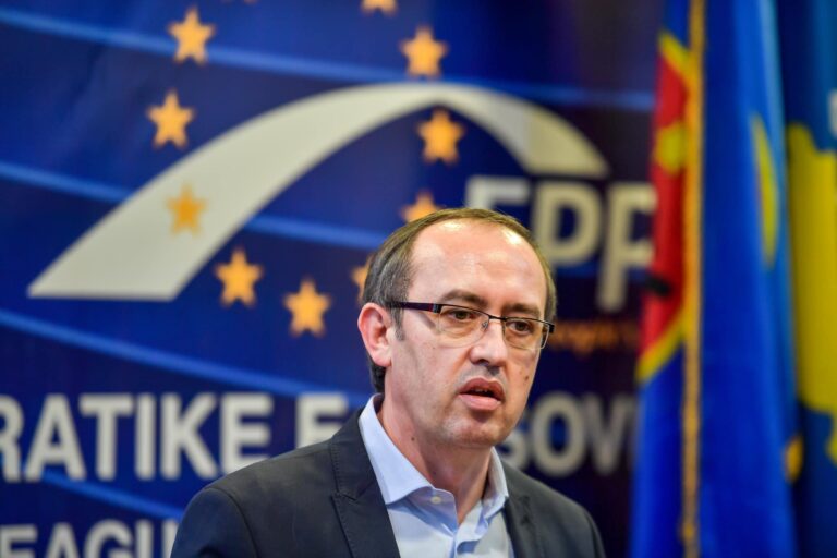 Hoti: Qeveria Kurti pa pasur asnjë krizë buxhetore, ka marrë borxh për skema sociale dhe shkrimin e ligjeve