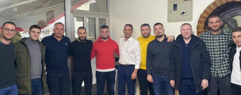 Haradinaj me foto nga Deçani, pa maska e distancë: Si gjithmonë me ekipin fitues