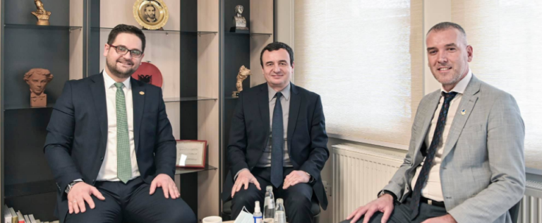 Kurti prezanton aderimet e radhës në Vetëvendosje
