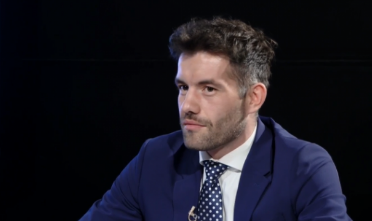 Gjinovci: Anëtarët e Kushtetueses janë çika e djem hallash e tezesh, s’kanë kredibilitet profesional