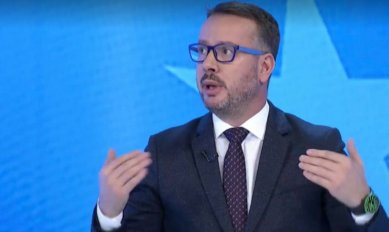Vehbi Kajtazi: Vjosa Osmani nuk bëhet president, pozicioni i Haradinajt tani është ende më i qartë e më i fuqishëm