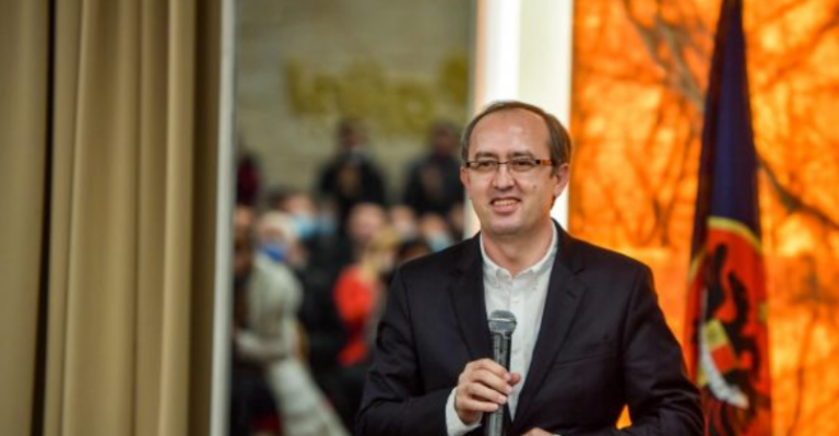 Hoti tregon nga erdhi ideja për sloganin “Shteti Shtet”