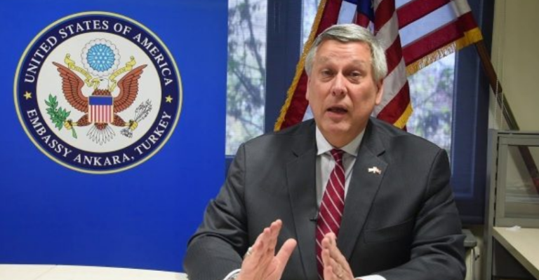 Kosnett pohon se Biden do ta vazhdojë punën e bërë nga Trump për dialogun Kosovë-Serbi