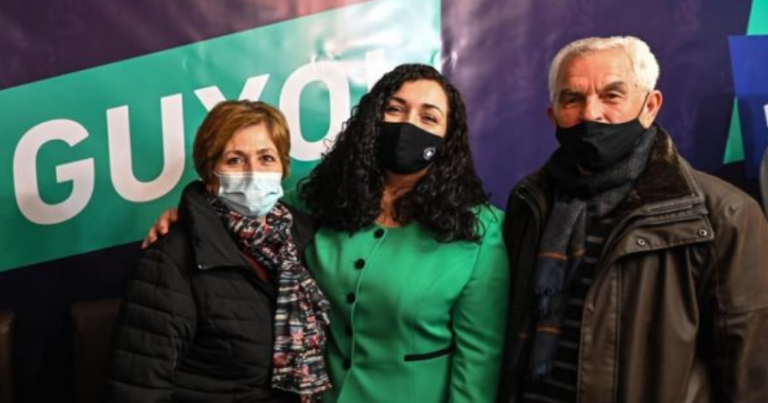 Vjosa Osmani: Me babin e mamin sot në Mitrovicë