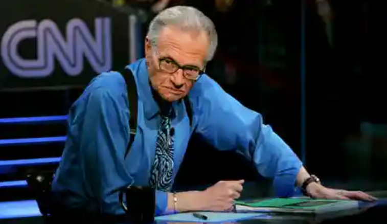 Koronavirusi i merr jetën Larry King, gazetarit të famshëm të CNN
