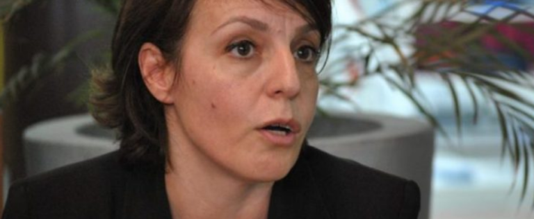 Donika Gërvalla “ironizon” me Isa Mustafën: Dikujt po i dridhet toka nën këmbë nga uragani i fuqishëm i 14 shkurtit