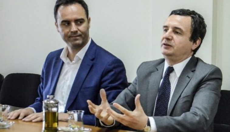 Opinionisti që përkrahë hapur VV’në, nxjerr në pah raportet e krisura në mes të Kurtit e Konjufcës