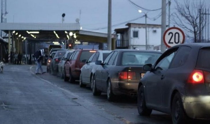 Pritje deri në dy orë, gjendja aktuale nëpër pikat kufitare