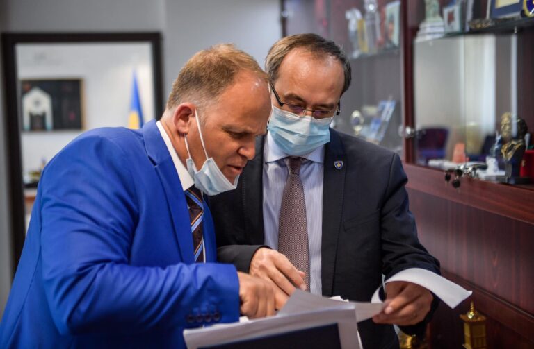 IKSHPK-ja rekomandon shtrëngim të masave antiCOVID, flet Hoti