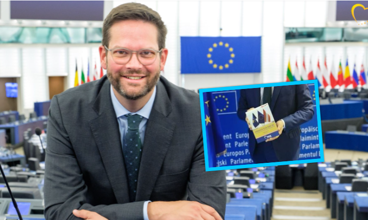 Eurodeputeti austriak publikon libër për Kosovën