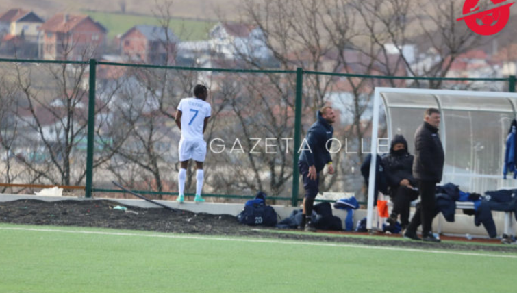 Futbollisti i huaj i Istogut nuk shkon në tualet por kryen nevojën jashtë vijave të fushës