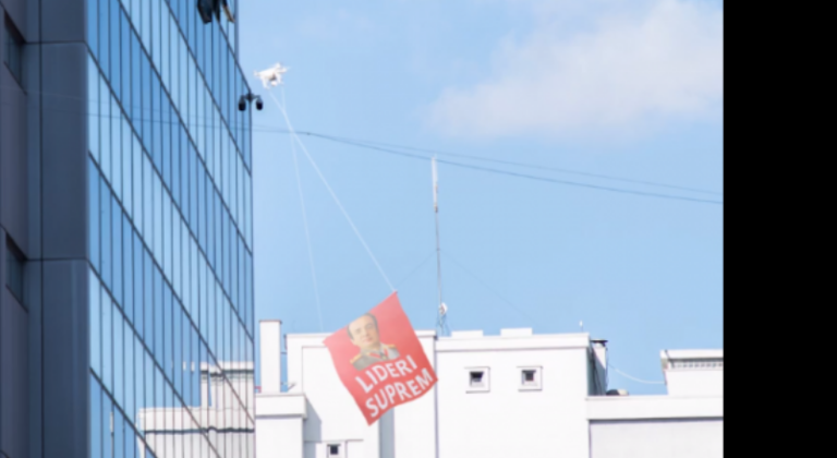 PSD lëshon një dron derisa Albin Kurti mban fjalim