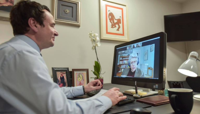 Plani i Albin Kurtit për arsimin: Do t’i eliminojmë notat për klasët fillore të ulëta