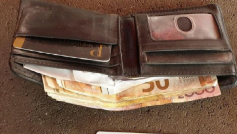 Polici gjen kuletën me 1200 euro dhe dokumente dhe ia kthen qytetarit