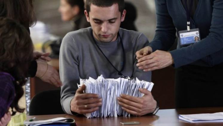 Përmbyllet vlerësimi i votave nga diaspora, refuzohen mbi 20 mijë zarfe