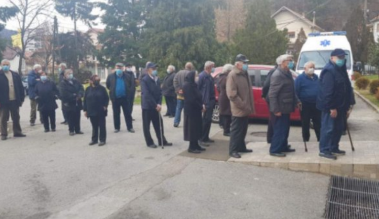 Serbia fton qytetarët nga Kosova që të aplikojnë për vaksinim kundër COVID-19