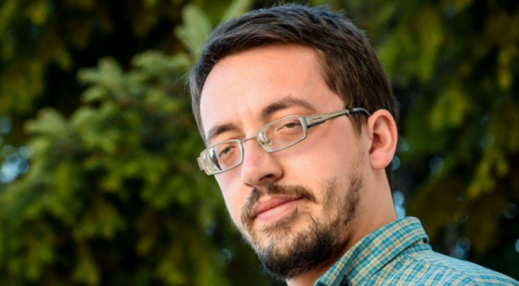 Hoti: Ego e Albin Kurtit po e rrezikon VV’në, po ia dorëzoi partinë Vjosa Osmanit