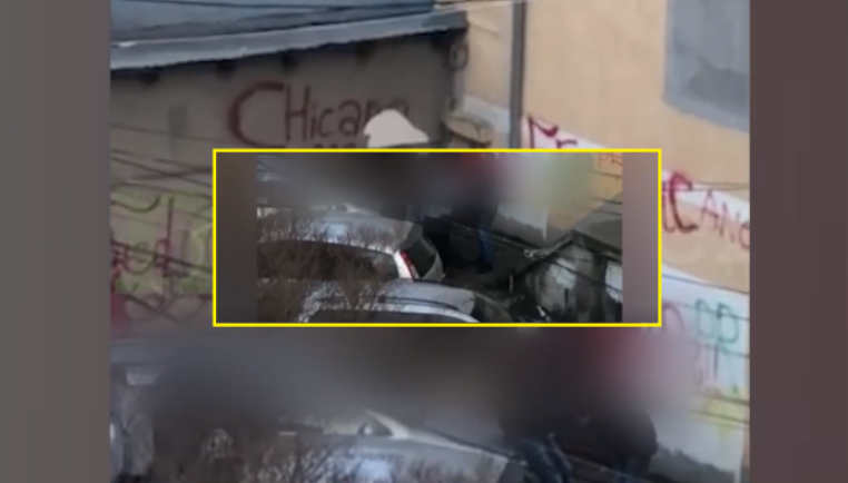 Të rinjtë në qendër të Prishtinës konsumojnë kanabis