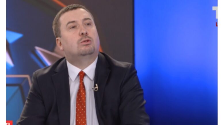 “Vetëm stalinistët e fshijnë historinë”: Latifi flet për komunikatat e fshira të VV-së