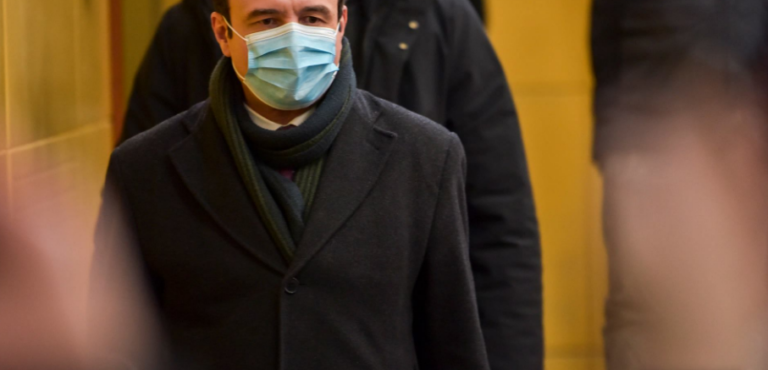 “Premtimi i Albin Kurtit për vaksinimin e 60% të popullsisë brenda vitit, vështirë i realizueshëm”