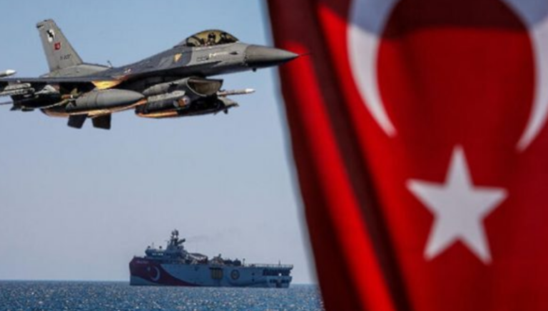 Dhjetëra avionë amerikanë, francezë, egjiptianë dhe grekë rrethojnë Turqinë