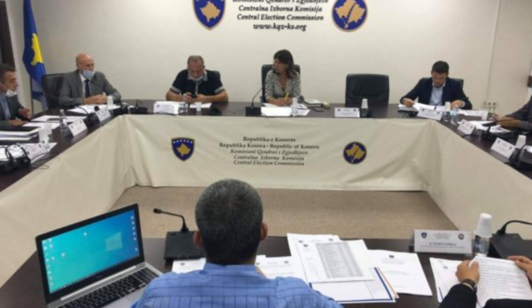 “Keni thënë se jeni personi më i urryer në Kosovë”: Hallakamë në KQZ, Daka del nga mbledhja