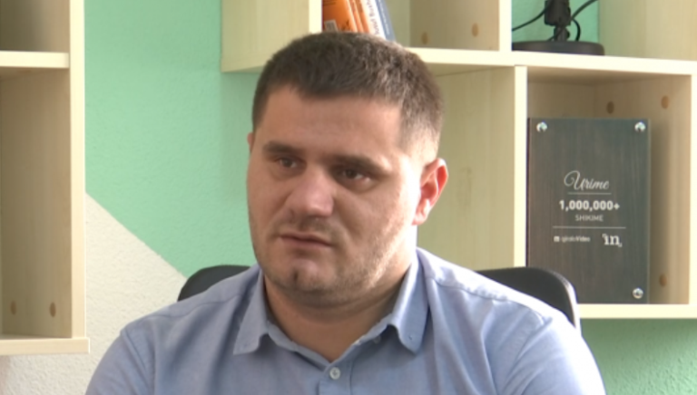 Olluri: Kurti nuk po ka guxim të përballet me analista, tash po lidhet live si Shefqet Krasniqi