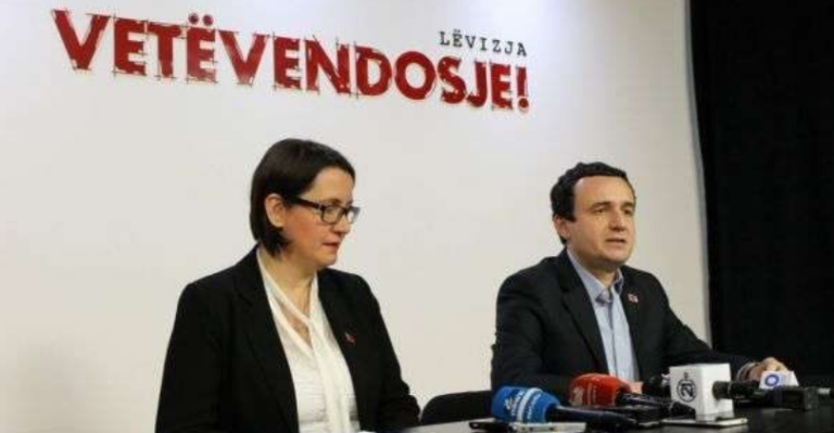 Aida Dërguti për Albin Kurtin: Masi jeni turr si mizat në m.. përparon pse jo?