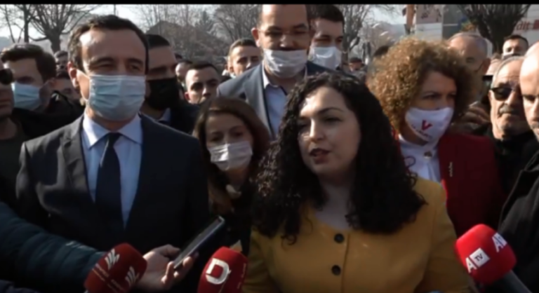 Kurti e Vjosa Osmani hapin fushatën në Pejë: Pranvera në Kosovë sivjet po vjen më herët