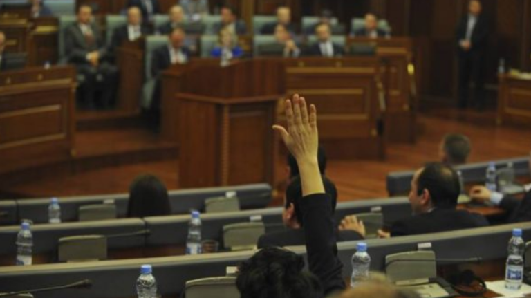 Ish-deputetet që mbetën jashtë Kuvendit