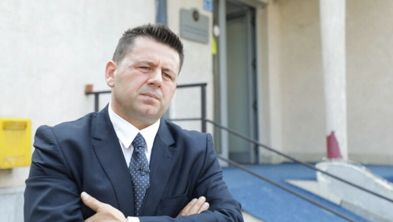 Bekë Berisha kërkon ndërhyrjen amerikanëve për situatën në Kuvend: Po shihet që s’jemi të zotë ta zgjidhim vet
