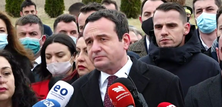 Osmani e Kurti së bashku bëjnë homazhe në Prekaz