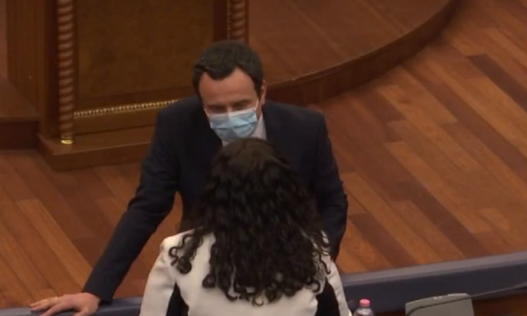 Paralajmërohen ndryshime tek deputetët e VV’së, pasi ka gjasa të rrezikohet zgjedhja e presidentit