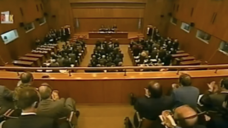 Pamje të vitit 2002: Momenti kur Kuvendi kishte zgjedhur Rugovën president e Bajram Rexhepin kryeministër