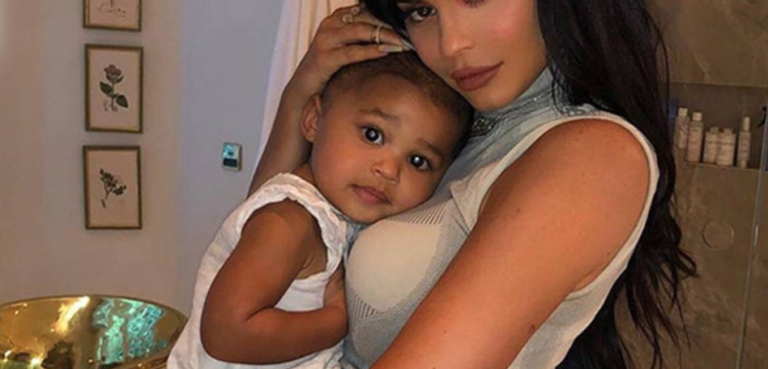 Vajza e Kylie Jenner fansja më e madhe e këngëtares shqiptare