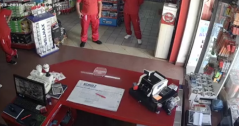 (Kujdes, pamje të rënda) |Publikohet videoja e vrasjes së të riut në Deçan, babai i tij kërkon drejtësi