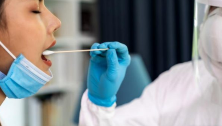 A duhet të hani ushqim para se të testoheni për Covid-19?