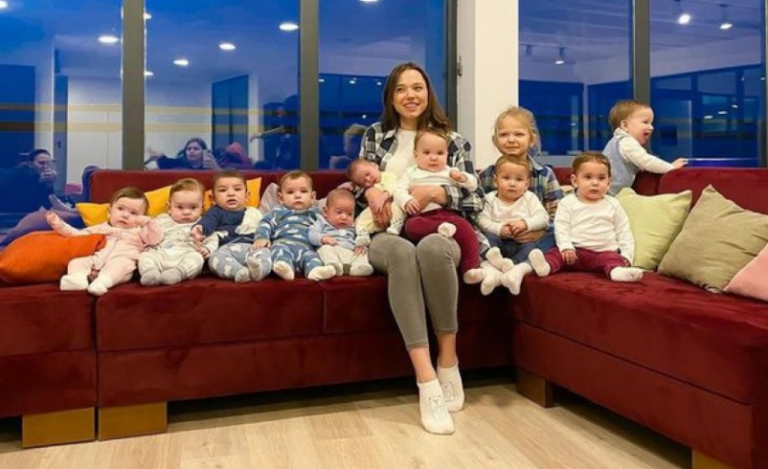 11 fëmijë në moshën 23 vjeçare: Historia e Christinës, mamit më të re