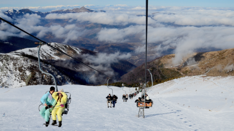 Një femër bie nga Ski lifti në Brezovicë, dërgohet në QKUK