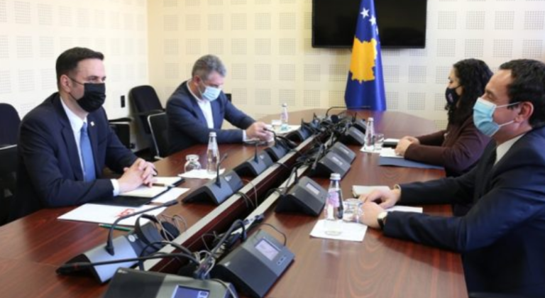 A po bllokohet Vjosa Osmani në Presidencë strategjikisht, nga Abdixhiku e Kurti, për ta përjashtuar nga garat politike