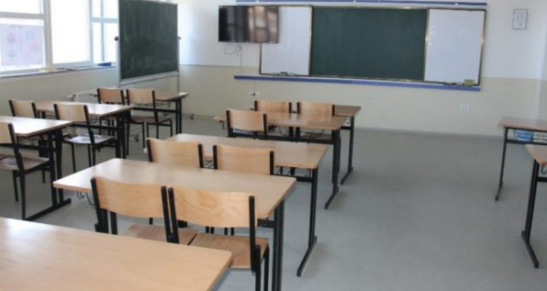 Mësuesi godet nxënësin shuplakë, raportohet në Polici