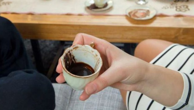 Shqiptari e bën për spital motrën pasi nuk ia përgatiti kafen e mëngjesit