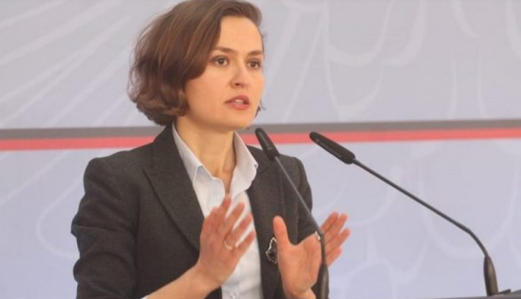 Besa Shahini i reagon ashpër Vjosa Osmanit për deklaratën në BBC: E pavërtetë, populliste dhe anti-patriotike