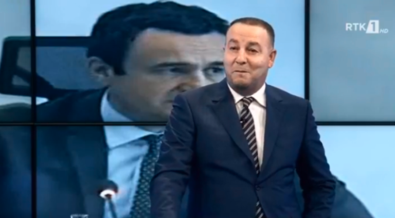 Ridvan Berisha “rrah” tavolinën në emisionin e tij: Dyshon se mund të mos mbetet në RTK pas ardhjes së Kurtit në pushtet