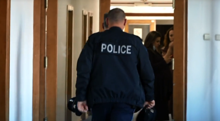 Policia hyn në Ministrinë e Infrastrukturës