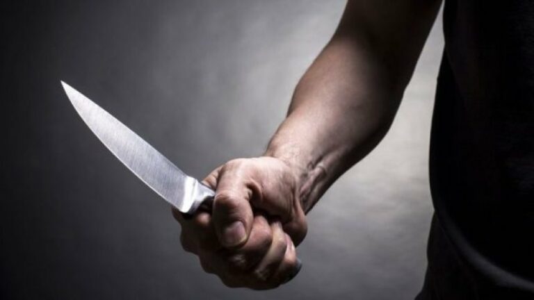 Djali që theri me thikë babain e tij në Mitrovicë, kishte probleme mendore