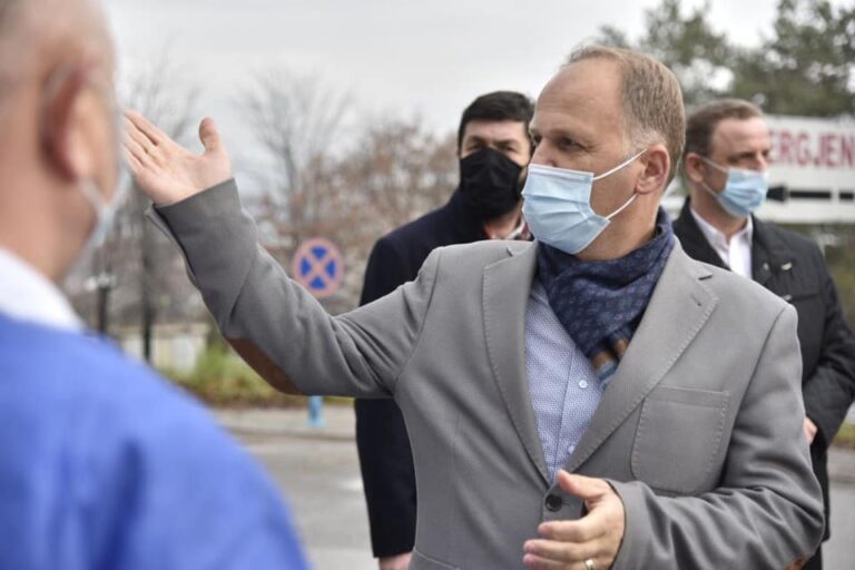 Krasniqi: Jemi në prag të një vale të re të COVID-19