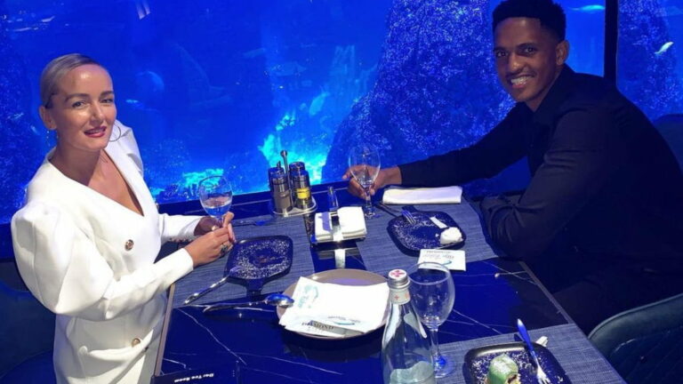 “Ti më kompleton mua”, partneri i kushton fjalë dashurie Adrianës