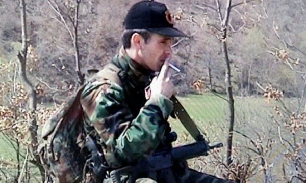 Reporteri i luftës tregon se si e shpëtoi Rexhep Selimin nga policia serbe